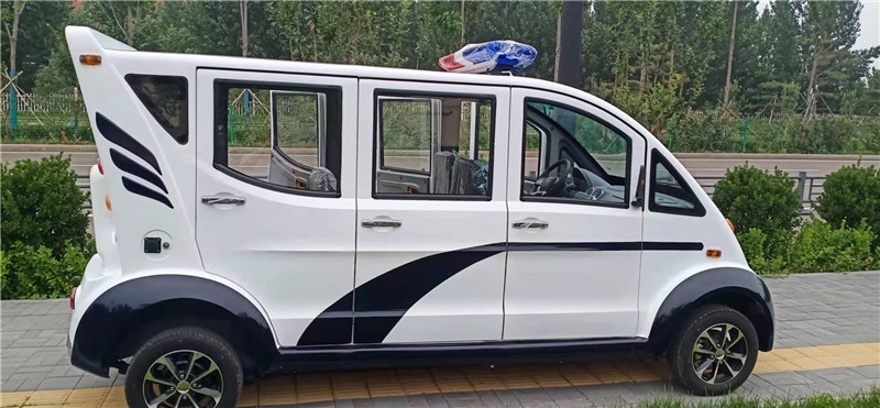 称多警用巡逻车